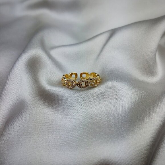 Linking Loops Crystal Ring - Picture 4 of 5